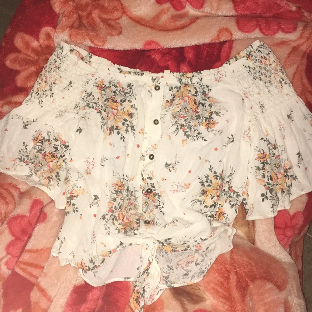 Off-the-shoulder floral top!